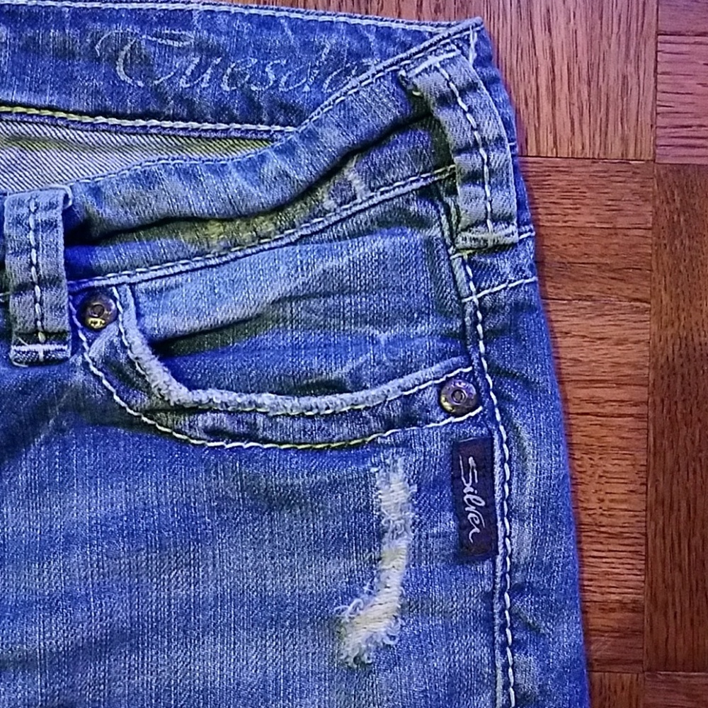 Silver Jeans size 28. Capri style.